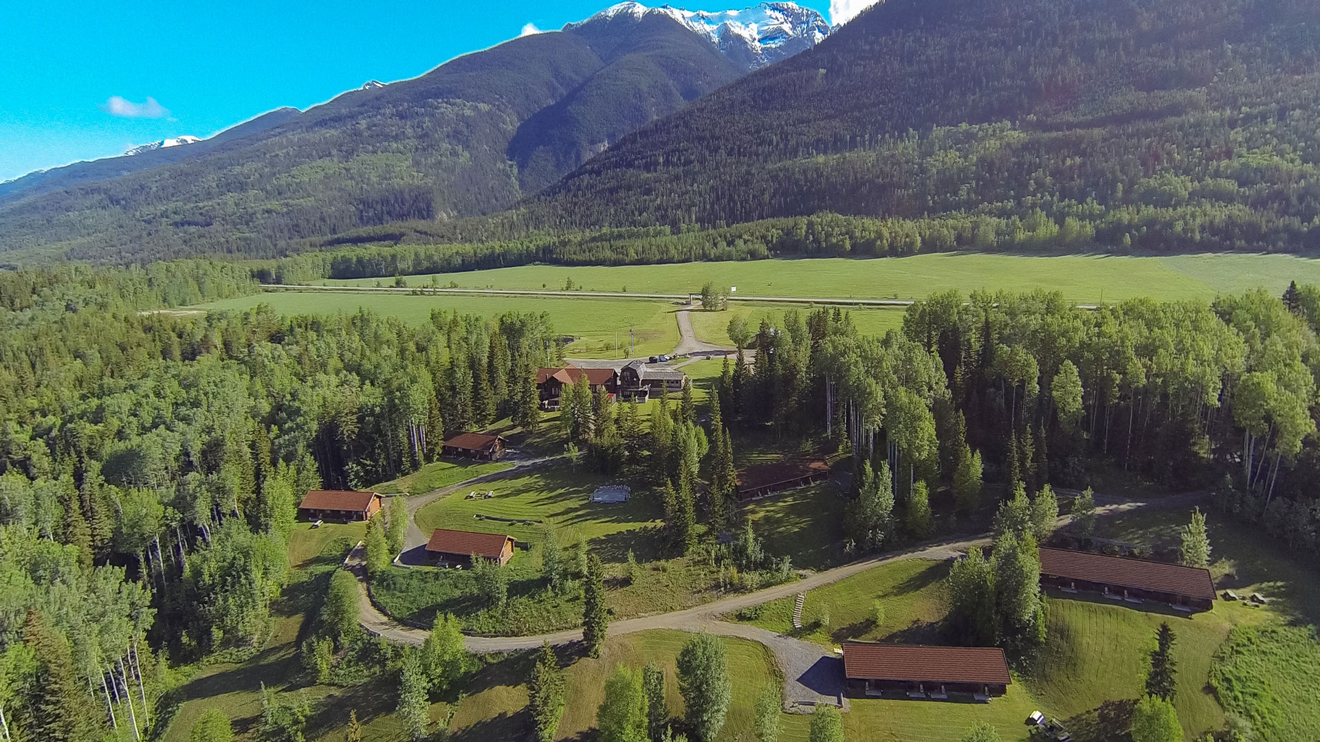 Terracana Ranch Resort, hotel in Valemount BC header background